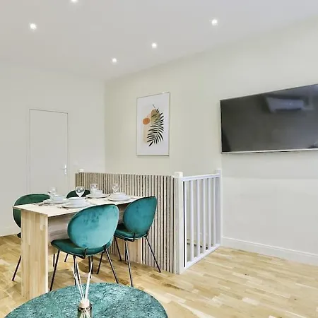 Eiffel Tower Apartment